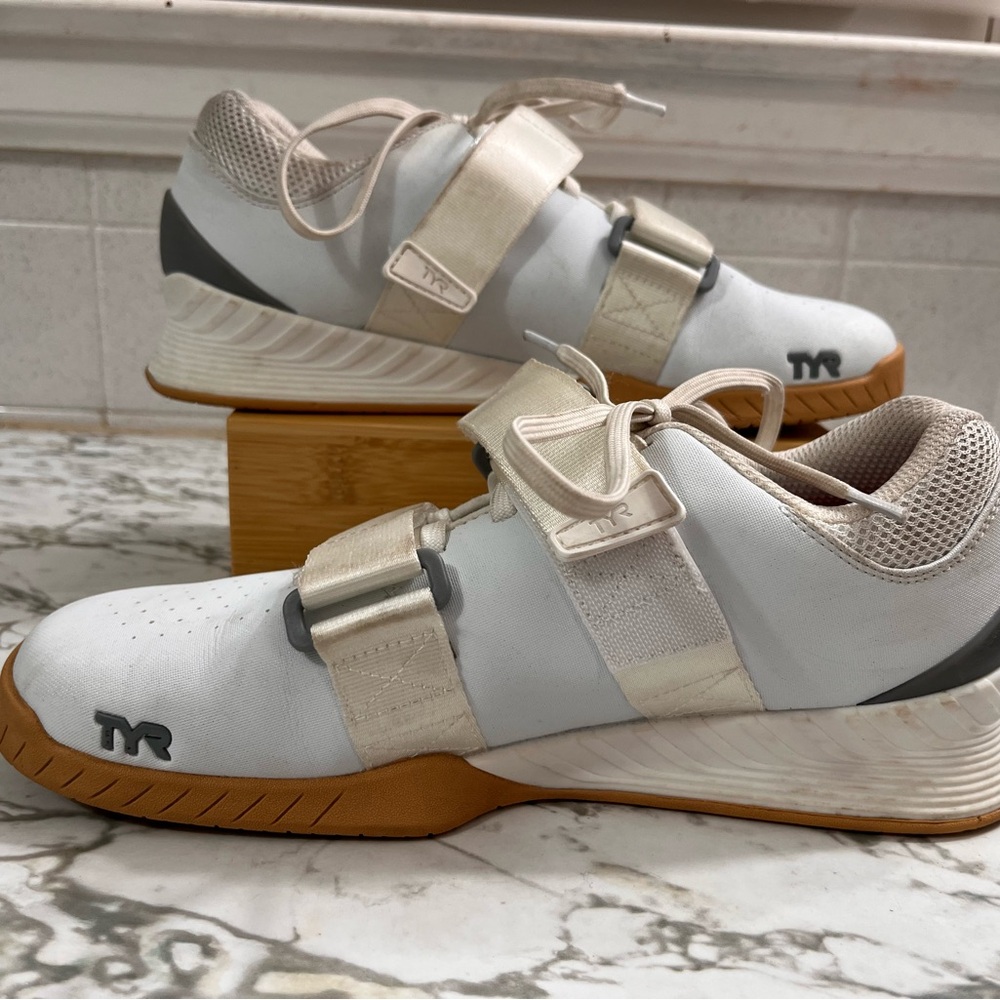 TYR L1 Weightlifting Shoe in White With Gum Sole. Mens Size 8 Women’s Size 9.5